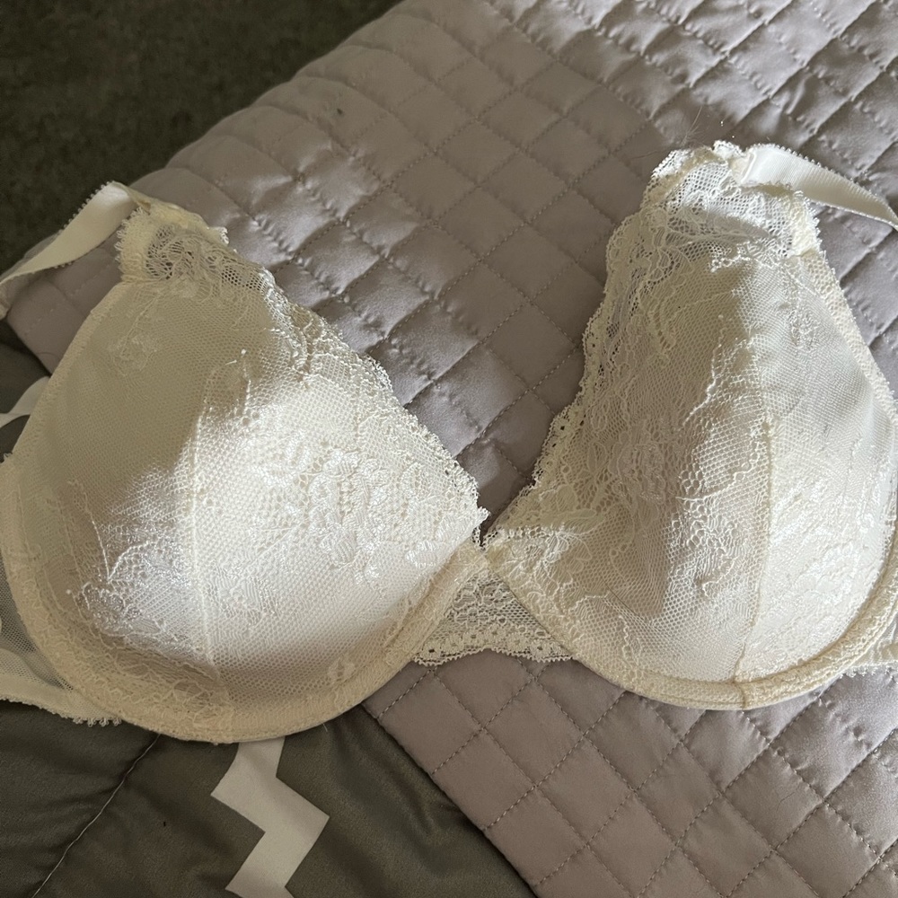 Apt 9 White/Cream Lace Bra Size 36D